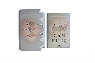 Kızıl Kraliçe 2 - Cam Kılıç (Özel Kutulu Kitap)