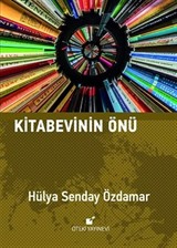 Kitabevinin Önü